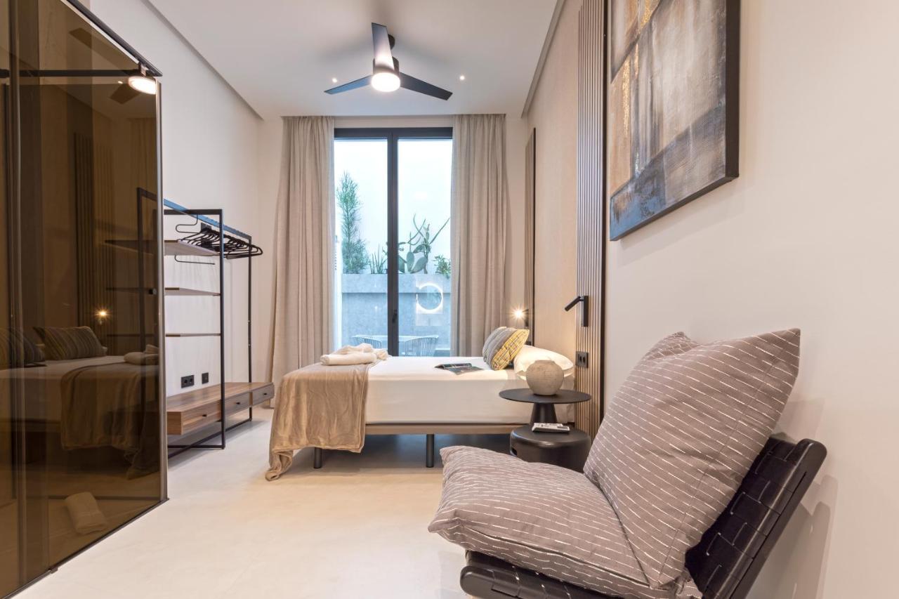 Magnificent Renovated 2Bd 2Bth Duplex With Backyard - City Centre 马拉加 外观 照片